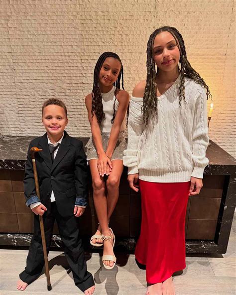Steph Curry's Family of 6 Celebrates Thanksgiving with Adorable Photos