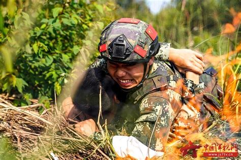 武警钦州支队：战场救护演练提升基层卫生员救护能力 - 中国军网