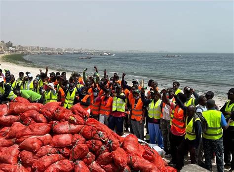 Baie de Hann à Dakar : face à la marée de plastiques et aux rejets ...