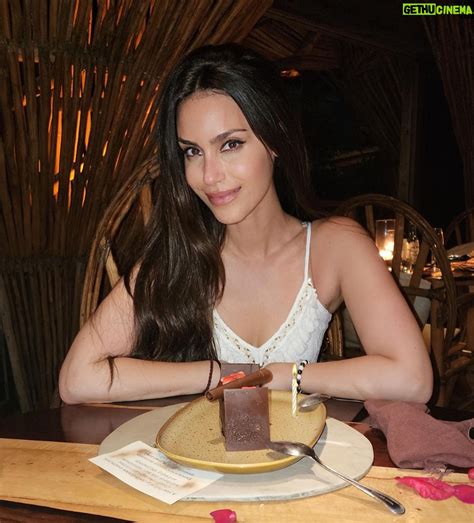 Shiva Negar Wiki, Biography, Age, Gallery, Spouse and more