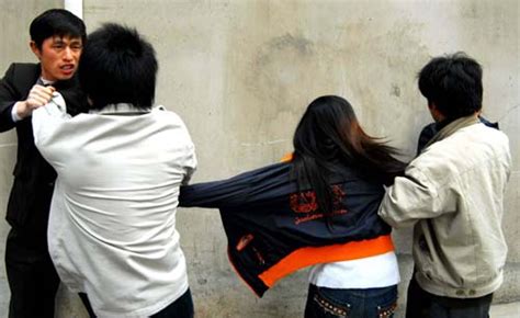 陕西13岁女孩疑遭姑父长期猥亵 嫌疑人涉嫌强奸被批捕_新浪陕西_新浪网