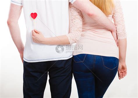 人们爱联系抱着女朋友男朋友的后视镜热情的夫妇触摸来他们的感情拥抱夫妇的后视镜高清图片下载-正版图片300882016-摄图网