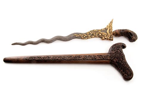 Types of Daggers – Styles, Designs, and Blades with Pictures