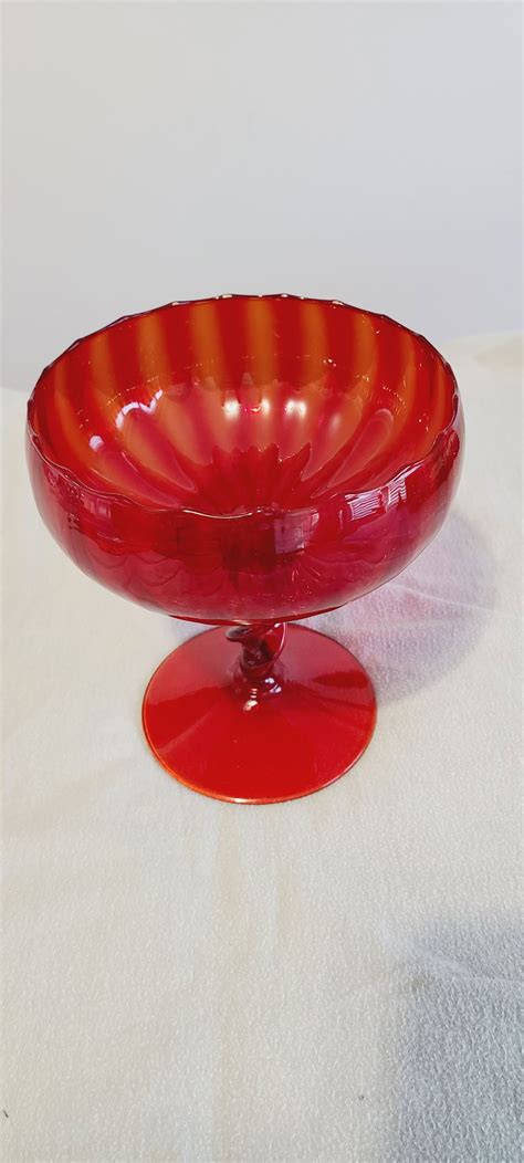 Free: Decorative red glass serving bowl (White Plains, New York)