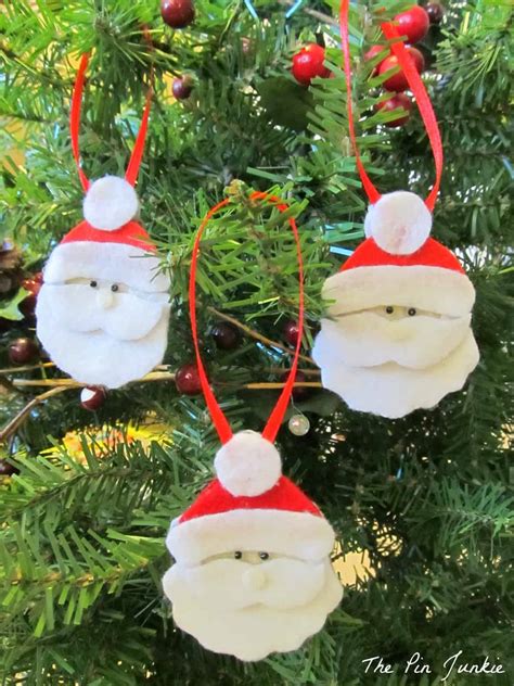 25 DIY Felt Christmas Ornaments To Make With The Kids