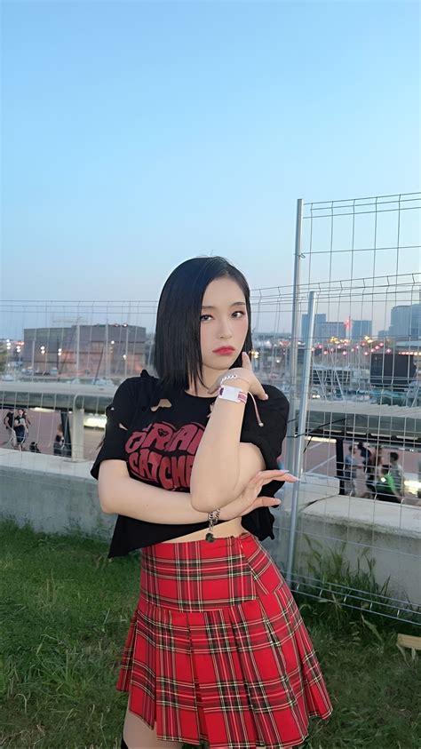 South Korean Girls, Korean Girl Groups, Military Fashion, Bollywood Actress, Mimi, Neo, Dream ...