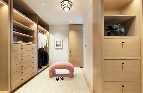 35 Best Walk In Closet Storage Ideas And Designs For Master Bedrooms
