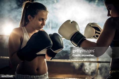Woman Boxing Match 的图像结果