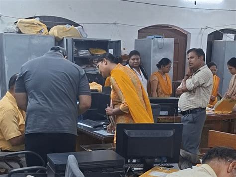EOW raids Jabalpur District Hospital over irregularities: Documents ...