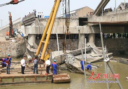 天津铁路桥坍塌事故已致8人死亡，遇难者有4名山东人，现场正在清理施工_大陆_国内新闻_新闻_齐鲁网
