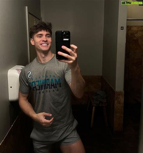 Actor Andrew Neighbors HD Instagram Photos and Wallpapers March 2023 | Gethu Cinema