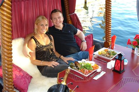 Gondola Dinner Cruise with Red Carpet arrival, bubbly and chocolates ...
