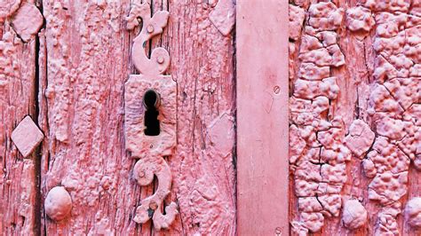 Download wallpaper 1920x1080 keyhole, door, pink, shabby, old full hd ...