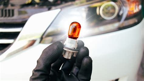 Turn Signal Bulb Replacement: Everything You Need to Know | AutoNation Mobile Service