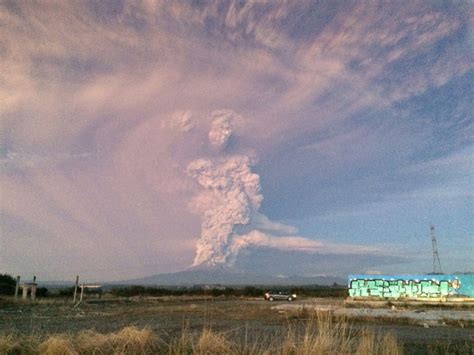 Calbuco Volcano Explosion 的图像结果