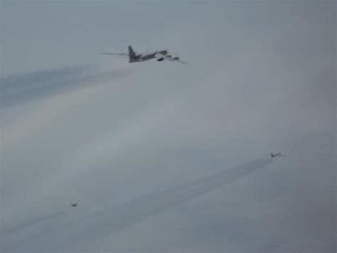 俄军战略轰炸机群逼近阿拉斯加 美F22战机升空监视|阿拉斯加|战略轰炸机|俄罗斯_新浪军事_新浪网