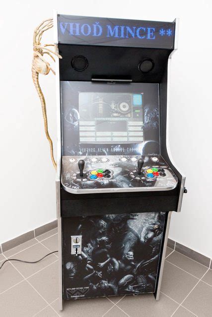 Alien Arcade Cabinet 的图像结果