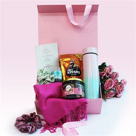 Weaved with love Hamper | Corporate Gift Hampers for Women’s Day ...