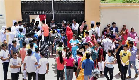 Hundreds of students in Karnataka miss NEET exam due to train delay ...