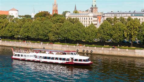 Paseo en barco por el río Daugava al atardecer, Riga - Central de Reservas