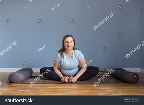 32 Prenatal Yoga Butterfly Pose Images, Stock Photos & Vectors ...