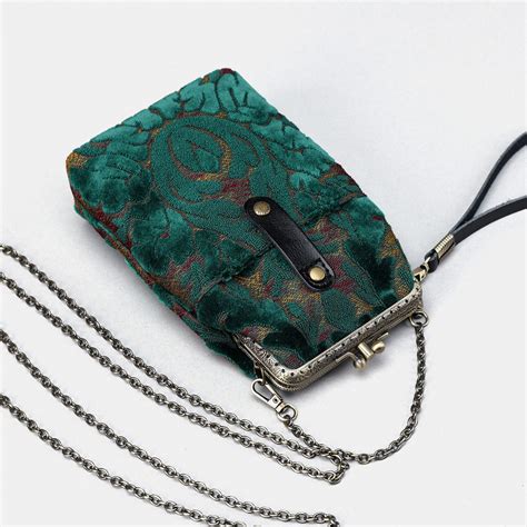 CWC Regina Phone Case 的图像结果