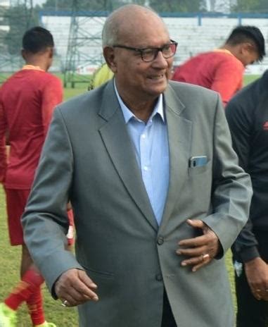 India's football great Subhas Bhowmick passes away at 71 - IBTimes India