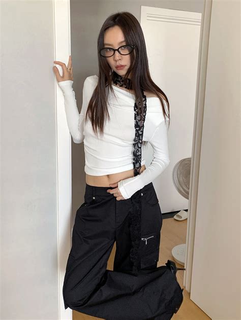 Slim One-Shoulder Long-Sleeve Top – Uncut-Trends