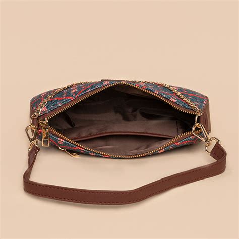 Sheesh Mahal Jaali Motif Baguette