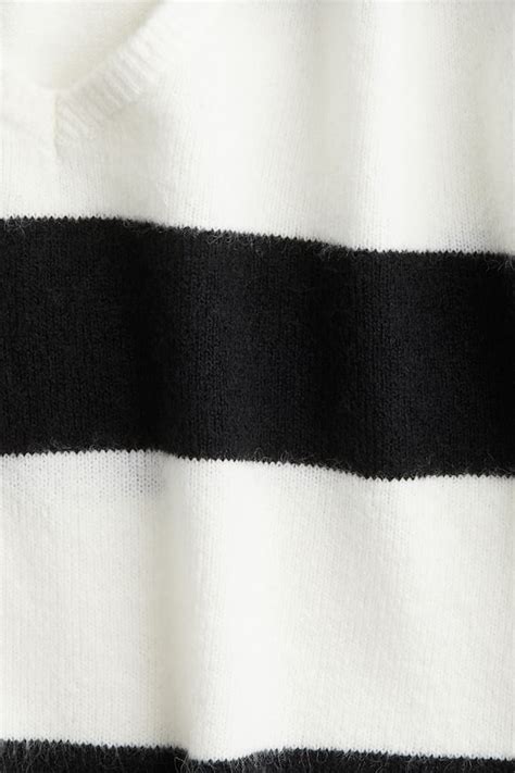 - Fine-knit V-neck jumper - Cream/Striped - Ladies | H&M IN
