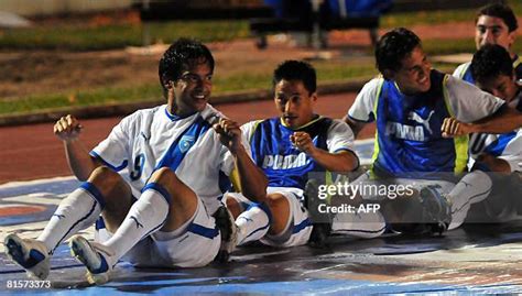 Carlos Ruiz Soccer Player Photos and Premium High Res Pictures - Getty ...