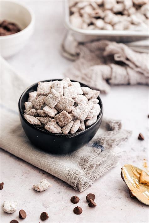 Puppy Chow Recipe (Muddy Buddies) - Lumemp.com