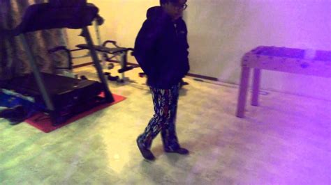 How to Moonwalk Easy Steps 的图像结果