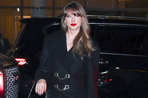 Taylor Swift dines out without Travis Kelce in NYC amid ongoing legal ...