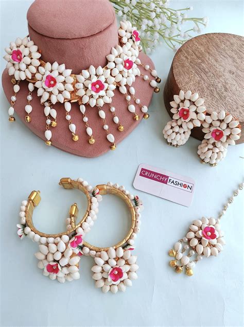 White Floral Handmade Mogra Jewellery Set for Haldi-Mehndi
