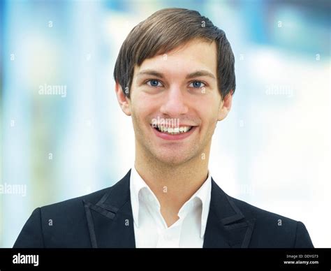 Business Man Smiling 的图像结果