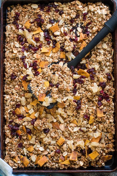Easy Homemade Granola - Nutritious Eats