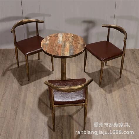 美式loft实木餐桌椅 西餐厅铁艺四人位吃饭桌 复古咖啡厅休闲桌椅-阿里巴巴