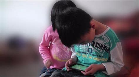 给孩子玩手机…研究发现 最快「2年」 就可能导致失明和各种器官病变！ ＊ 阿波罗新闻网