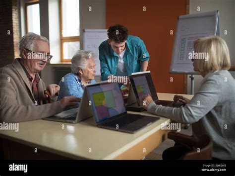 Computer Instructor 的图像结果