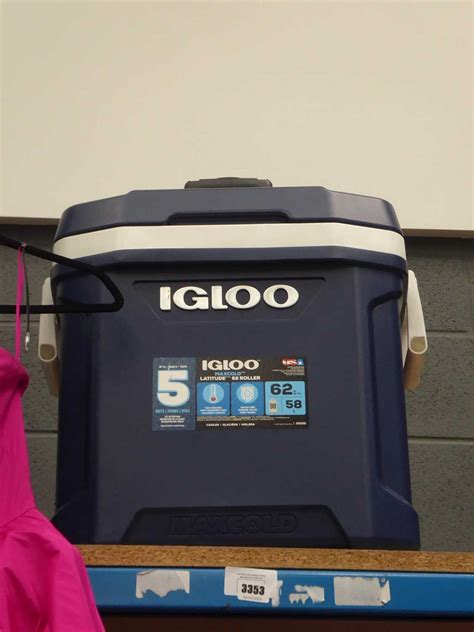 +VAT Igloo Max Cold cooler box