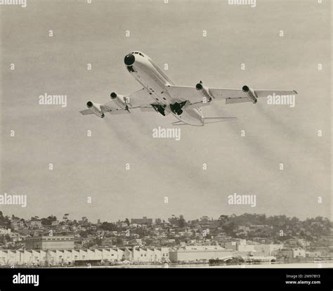 The first flight of the fourth Convair 880, N8801E, from Lindbergh ...