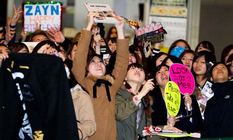 One Direction Surprsing Fans 的图像结果