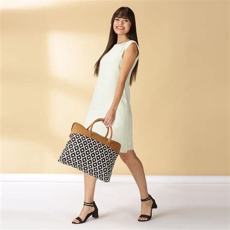 Four Simple Tricks to Declutter and Ace the Sustainable Fashion Game