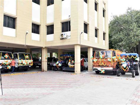 Amreli Municipality allotted various vehicles under Swachh Bharat ...