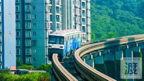 重庆轻轨不仅能穿楼 还能转90度急弯！—中国·重庆·大渡口网