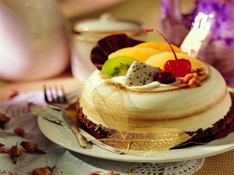 Download wallpaper 1600x1200 cake, delicious, berries, fruits standard ...