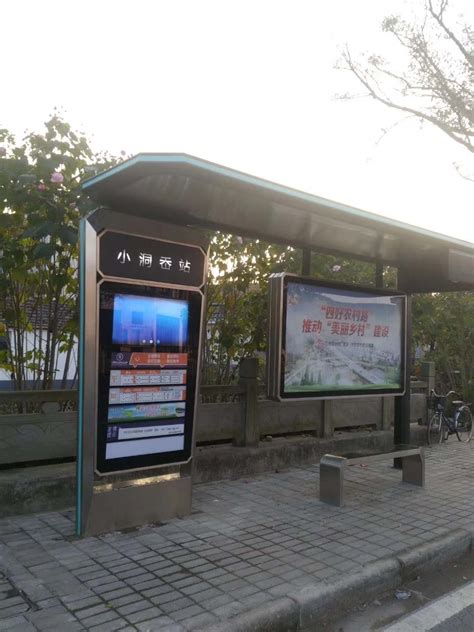 郑州航空港区公交候车亭，站名牌顺利通过验收并投入使用-河南通达多媒体制作有限公司