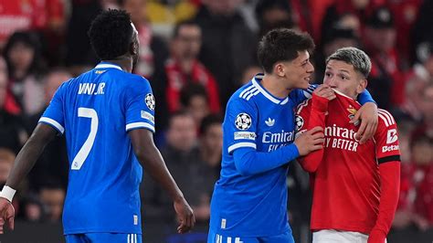 Bintang Real Madrid, Vinicius Junior, mengeluarkan pernyataan yang ...