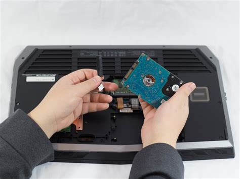 Alienware 17 R3 Motherboard Replacement 的图像结果